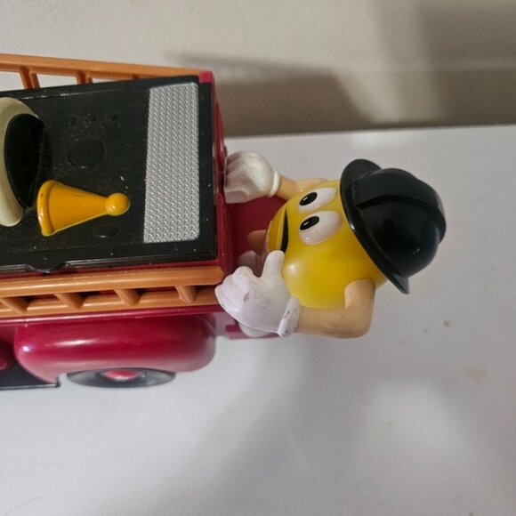 M   M Fire Truck Candy Dispenser 11   Toy 2006 Limited Edition - Picture 3 of 7